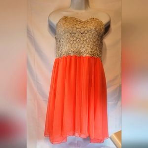 Beautiful Party Dress!! Juniors Size 13.